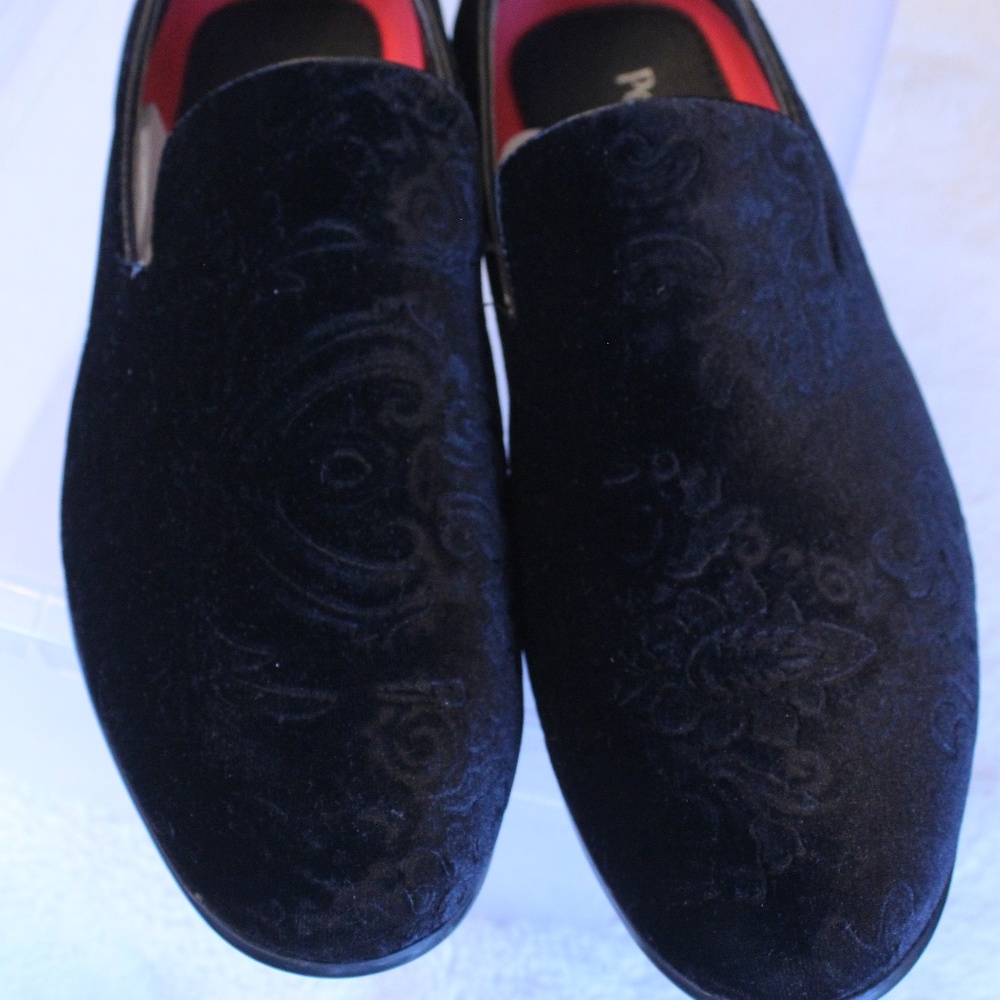 Portabella Signature, Black velvet toe slip on.